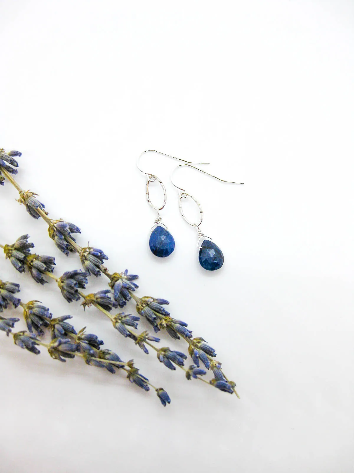 Chrysanthe: Sapphire Earrings - e635