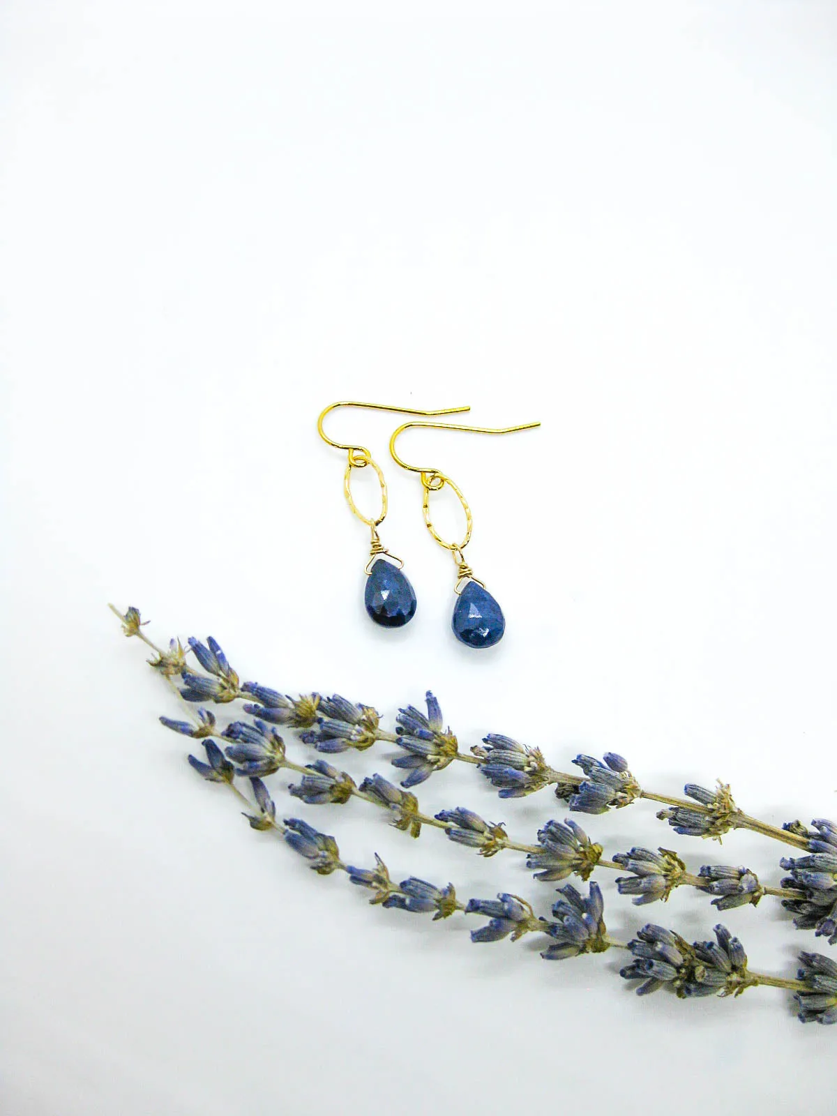 Chrysanthe: Sapphire Earrings - e635