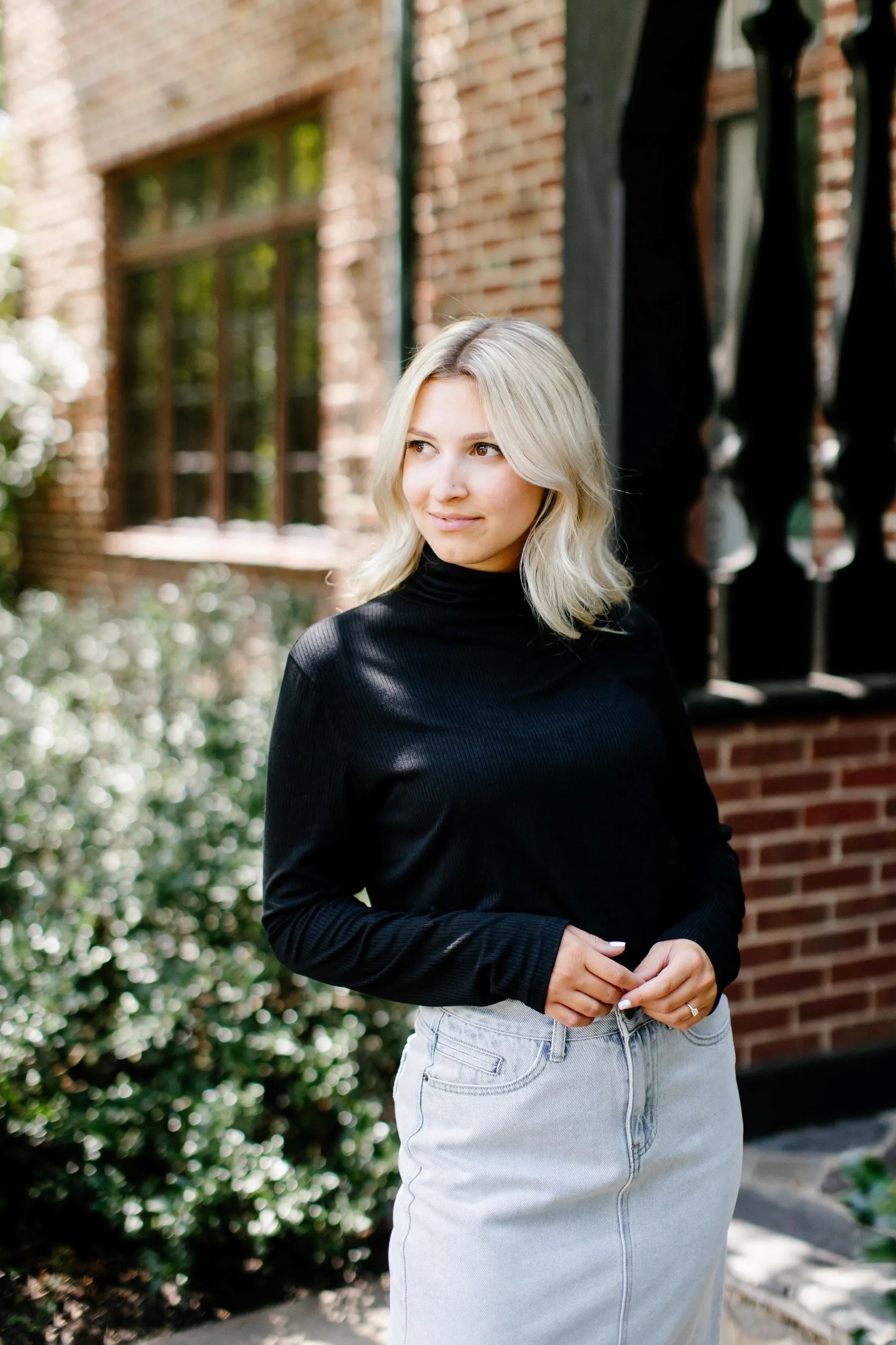 'Zuri' Ribbed Turtleneck in Black FINAL SALE